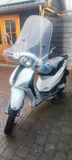 Piaggio Liberty 50 4 takt kleur wit met geel kenteken, Fietsen en Brommers, Scooters | Piaggio, Ophalen, Gebruikt, Overige modellen