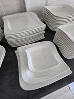 12 persoons servies set, Huis en Inrichting, Keuken | Servies, Ophalen of Verzenden, Zo goed als nieuw, Effen, Porselein