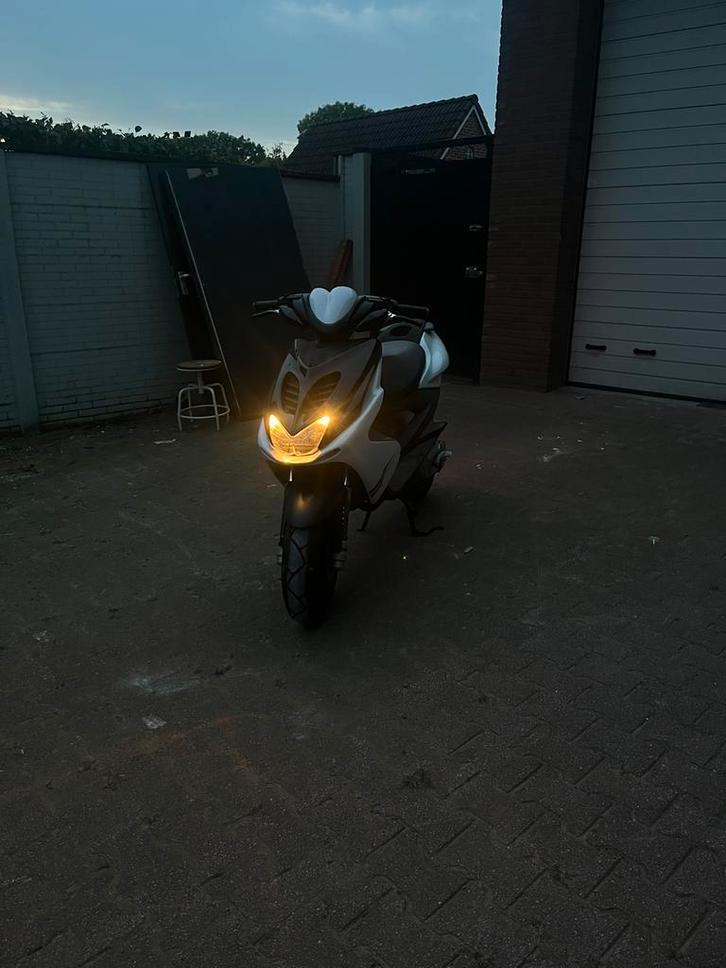Yamaha Aerox te ruil, Fietsen en Brommers, Scooters | Yamaha, Zo goed als nieuw, Aerox, Benzine, Ophalen