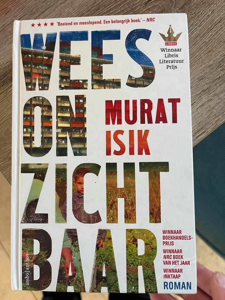 Murat Isik - Wees onzichtbaar, Boeken, Literatuur, Zo goed als nieuw, Ophalen of Verzenden