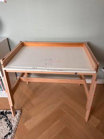 Flisat kinderbureau beschikbaar voor biedingen