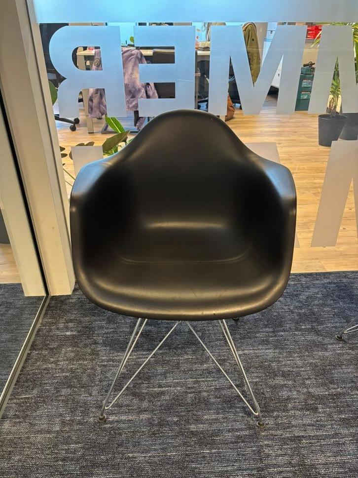 Stoel (Vitra), Huis en Inrichting, Stoelen, Zo goed als nieuw, Eén, Kunststof, Metaal, Zwart, Ophalen