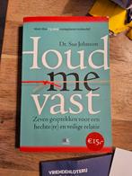 Sue Johnson - Houd me vast, Boeken, Gelezen, Sue Johnson, Ophalen of Verzenden, Overige onderwerpen