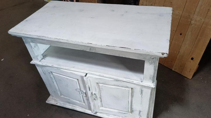 TV-kastje met luchtgaten – shabby chic & klaar voor gebruik, Huis en Inrichting, Kasten | Overige, Gebruikt, Ophalen