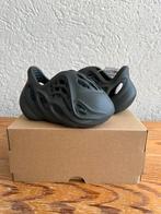 Yeezy foam runner carbon (19), Kinderen en Baby's, Ophalen of Verzenden, Nieuw, Jongen of Meisje