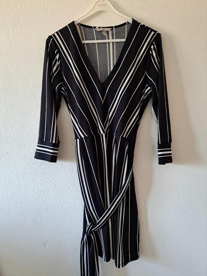 zwarte H&M jurk maat s, Kleding | Dames, Jurken, Zo goed als nieuw, Maat 36 (S), Zwart, Knielengte, Ophalen of Verzenden