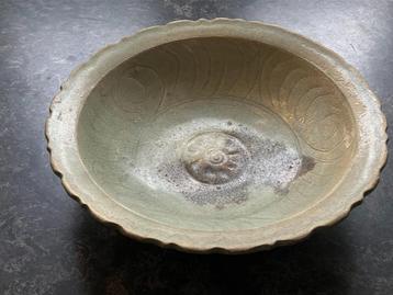 Celadon schotel, China, 14e eeuw, 23 cm beschikbaar voor biedingen