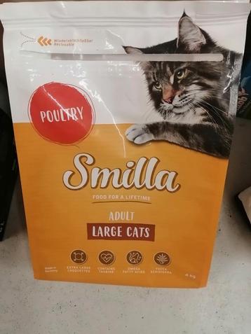 Smilla kattenbrokjes large cats  10 kg zalm en 3x4 kg kip beschikbaar voor biedingen