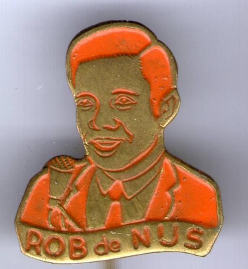 Rob de Nijs oranje op koper zanger speldje ( S_144 ), Verzamelen, Speldjes, Pins en Buttons, Nieuw, Speldje of Pin, Figuurtje