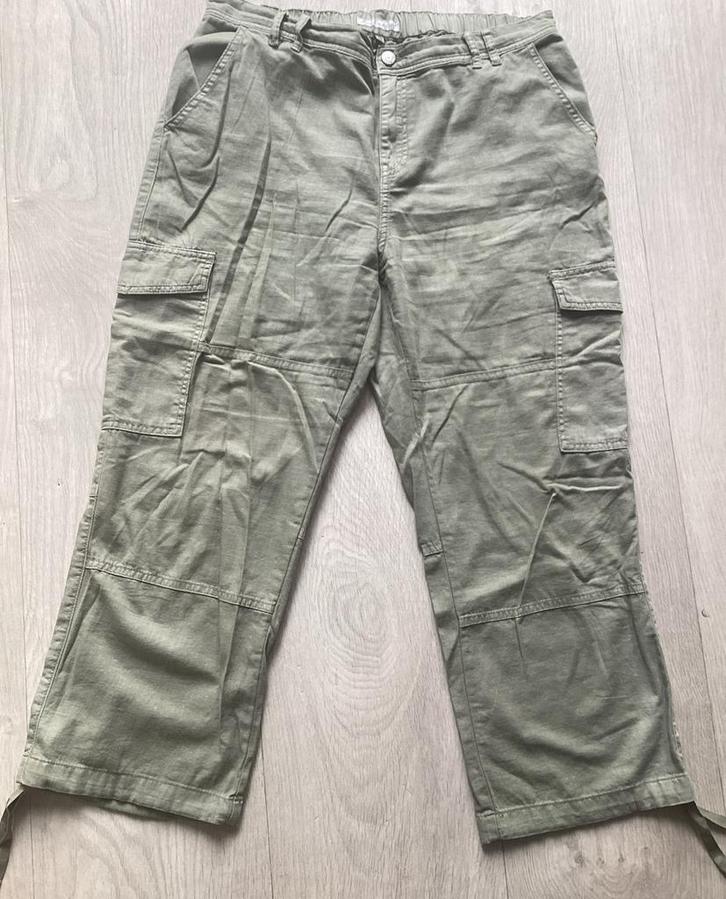 Leger Groene Broek maat 42 van Red Button, Kleding | Dames, Broeken en Pantalons, Zo goed als nieuw, Maat 38/40 (M), Groen, Driekwart