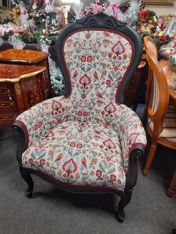 Mooie fauteuile opnieuw gestoffeerd  beschikbaar voor biedingen