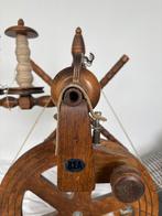 BEA Spinnewiel - Eikenhout, 3 klossen en spinstoell, Hobby en Vrije tijd, Ophalen of Verzenden, Zo goed als nieuw, Spinnewiel