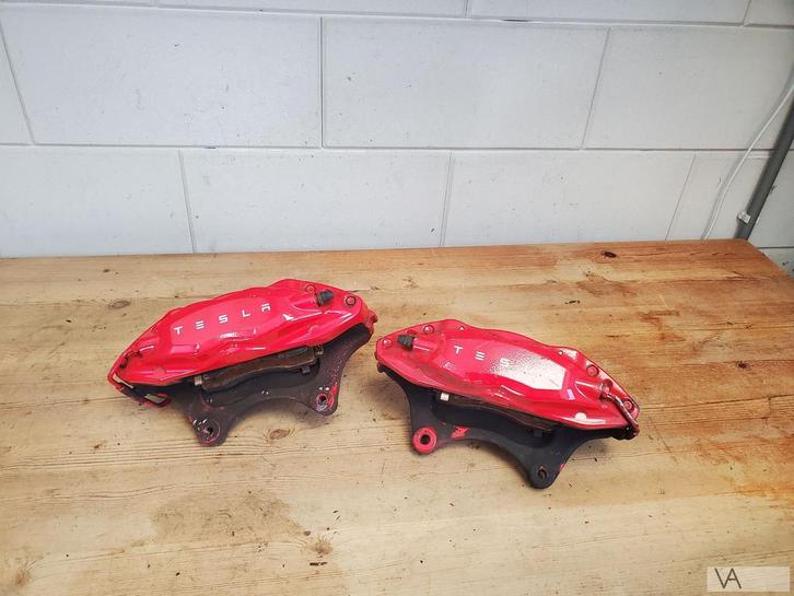 Tesla Model S 2012 - 2022 remklauw links en rechts voor set, Auto-onderdelen, Remmen en Aandrijving, Overige automerken, Gebruikt