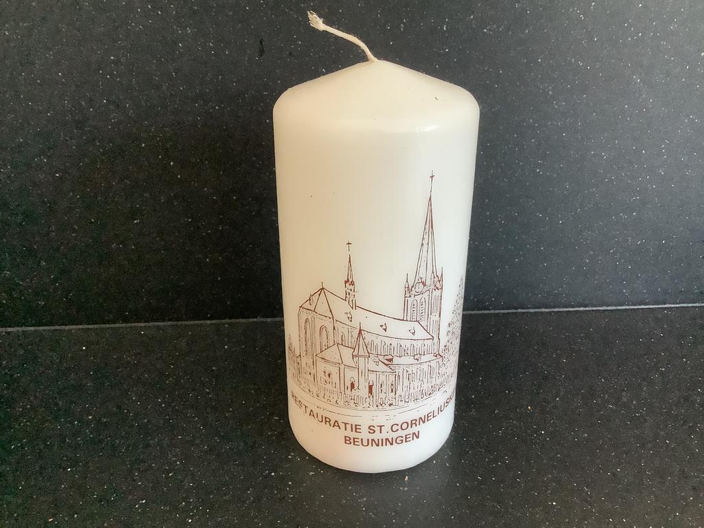 Religieuze kaars restauratie st corneliuskerk kerk Beuningen, Ophalen of Verzenden, Zo goed als nieuw, Overige materialen, Minder dan 25 cm