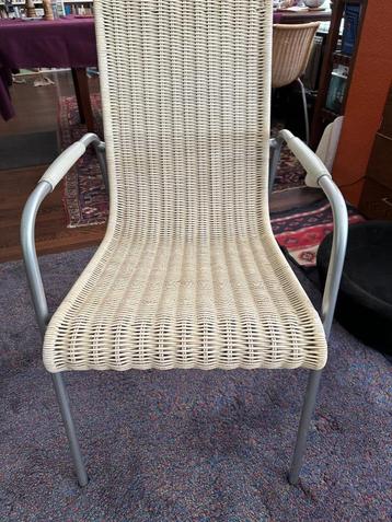 Eetkamer stoelen beschikbaar voor biedingen