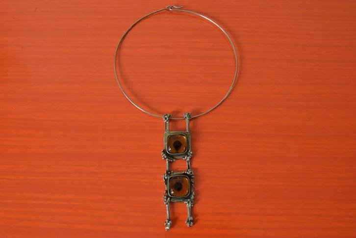 Retro vintage halsketting / brutalistische hanger aan spang, Sieraden, Tassen en Uiterlijk, Kettingen, Zo goed als nieuw, Overige materialen