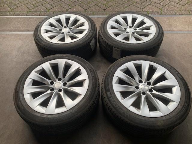 OEM TESLA MODEL X VELGEN + NIEUWE WINTERBANDEN 275 45 R20, Auto-onderdelen, Banden en Velgen, Banden en Velgen, Winterbanden, 20 inch