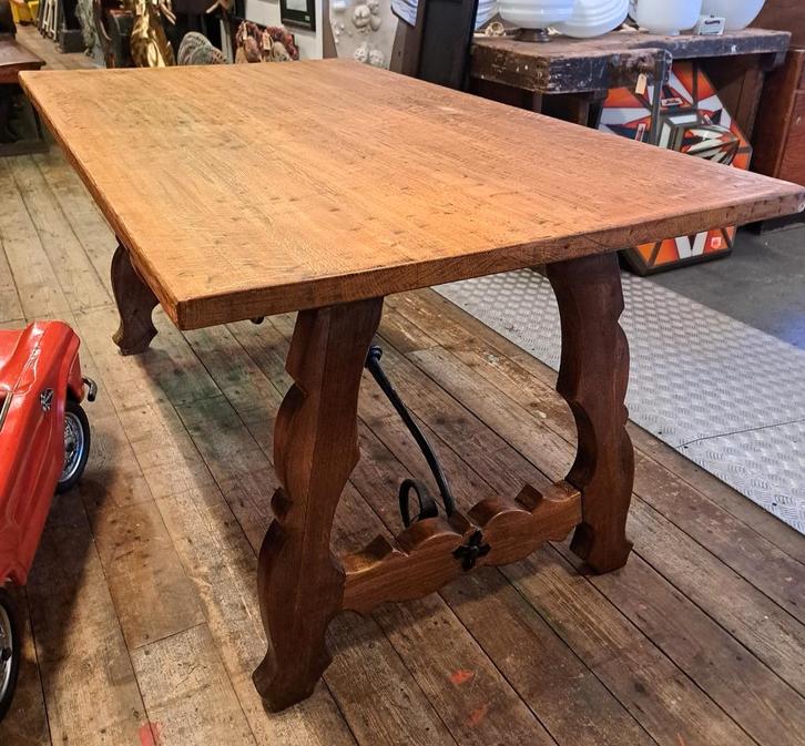 Antieke Spaanse tafel zeer mooi onderhouden 160 x 90 x 75 cm, Antiek en Kunst, Antiek | Meubels | Tafels, Ophalen
