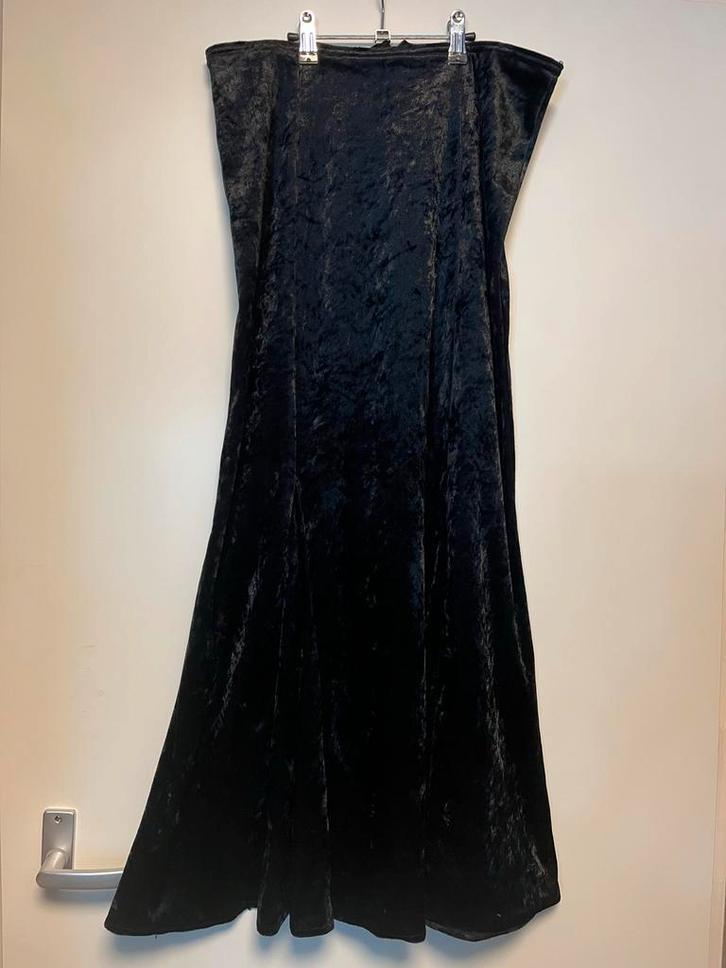 Velours Gothic Mermaid Rok - Maat M, Kleding | Dames, Rokken, Zo goed als nieuw, Maat 38/40 (M), Zwart, Onder de knie, Ophalen of Verzenden