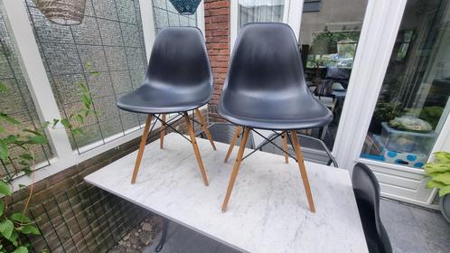 Vitra Eames RE DSW design stoel, Huis en Inrichting, Stoelen, Zo goed als nieuw, Twee, Hout, Kunststof, Zwart, Ophalen