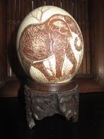 Struisvogelei sierei met olifant decor., Antiek en Kunst, Ophalen of Verzenden