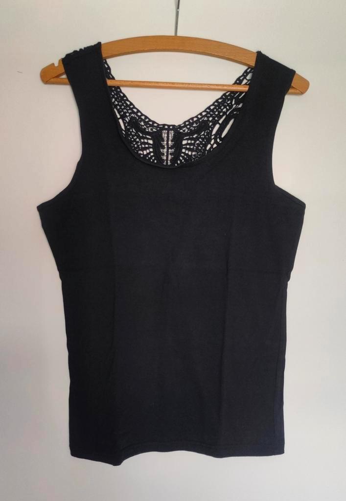 Zwarte top met mooie kant-achtige achterkant maat 40, Kleding | Dames, Tops, Zo goed als nieuw, Maat 38/40 (M), Zwart, Zonder mouw