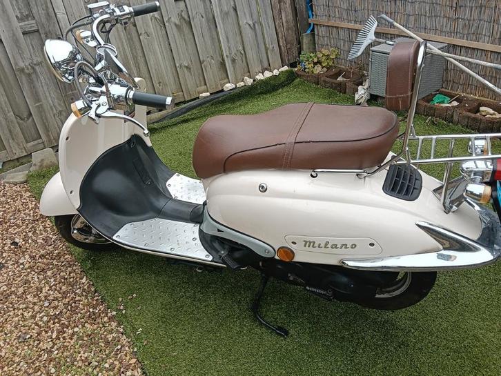 Milano scooter blauw kenteken - incl. helmen en hoes, Fietsen en Brommers, Brommeronderdelen | Scooters, Gebruikt, Overige merken