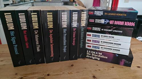Robert Ludlum - 15 titels - paperback, Boeken, Thrillers, Zo goed als nieuw, Nederland, Ophalen of Verzenden