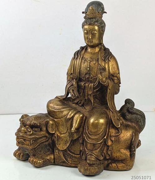 Sierlijk standbeeld Quan Yin zittend op draak - Gilt bronze, Huis en Inrichting, Woonaccessoires | Boeddhabeelden, Zo goed als nieuw