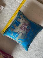 kleine kussens blauw India borduursel nieuw 2 stuks, Huis en Inrichting, Ophalen of Verzenden, Nieuw, Blauw, Vierkant