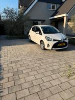 Toyota Yaris 1.5 Full Hybrid CVT 5DR 2016 Wit, Auto's, Toyota, 1497 cc, 4 cilinders, Wit, 48 €/maand