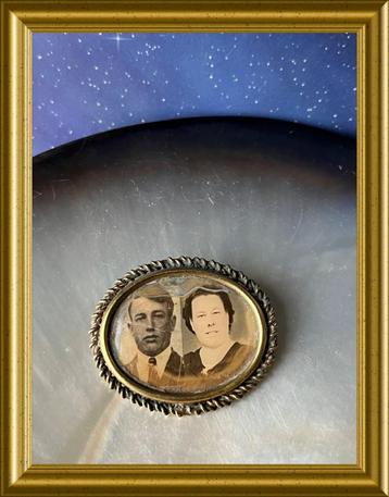 Antieke foto broche beschikbaar voor biedingen