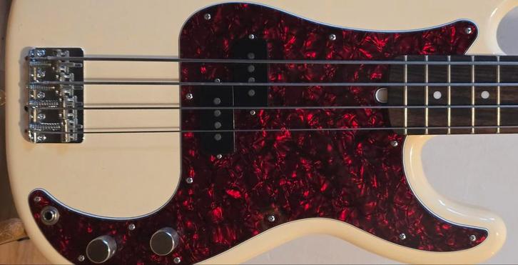 Fender Precision Bass, Muziek en Instrumenten, Snaarinstrumenten | Gitaren | Bas, Ophalen