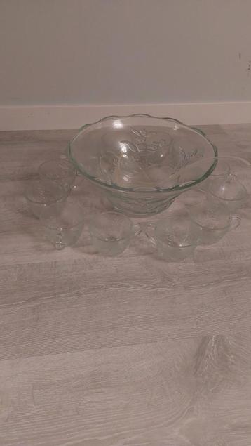 Glazen Punch Bowl Set met 12 Kopjes beschikbaar voor biedingen
