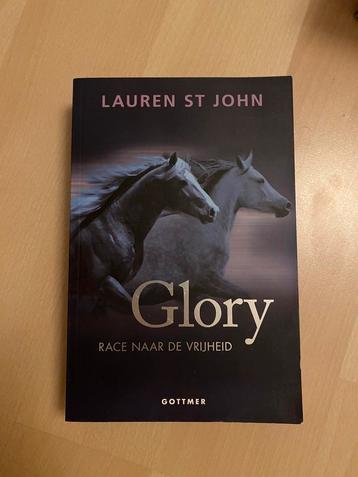 Lauren St John - Glory beschikbaar voor biedingen