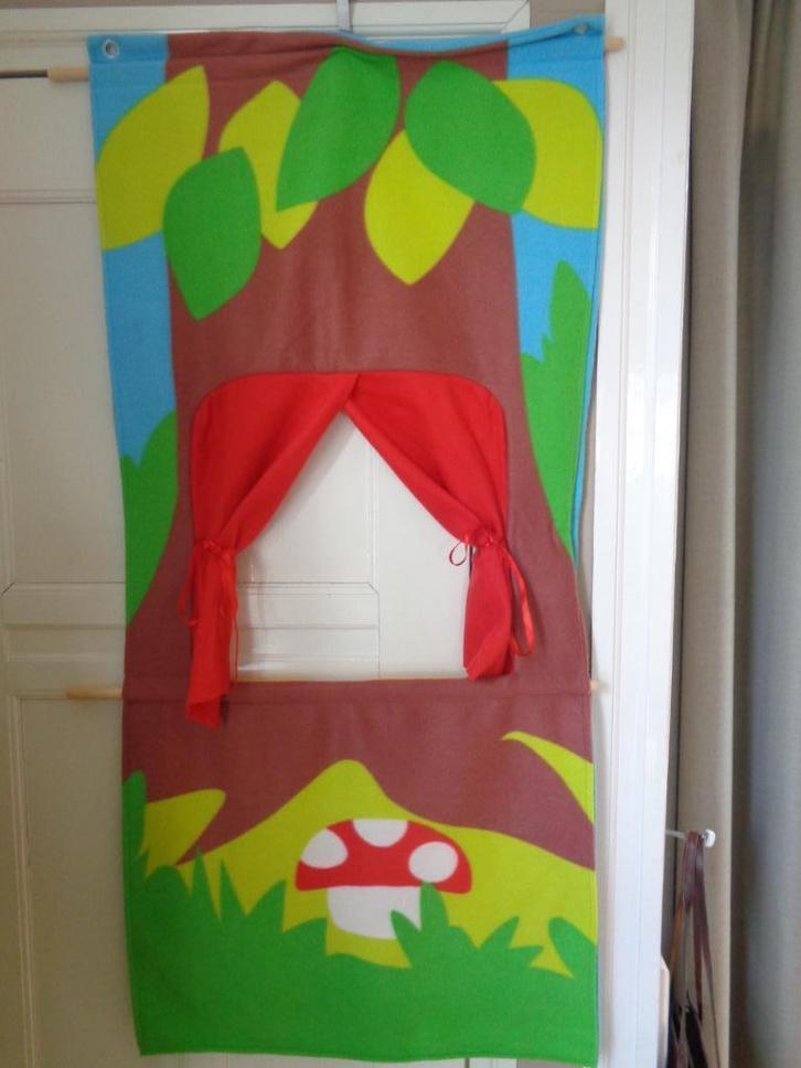 Hangpoppenkast: met handpoppen, Kinderen en Baby's, Speelgoed | Poppen, Zo goed als nieuw, Overige typen, Ophalen of Verzenden