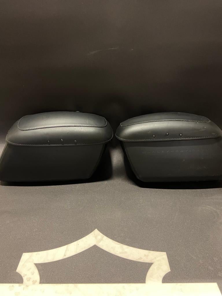 53061-00 SOFTAIL LEATHER RIGID LOCKING HARD SADDLEBAGS BAGS, 30 cm of meer, Gebruikt, Bruin, Minder dan 35 cm