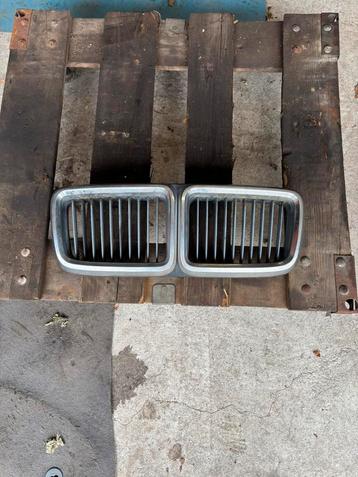 BMW E32 V12 Grill beschikbaar voor biedingen