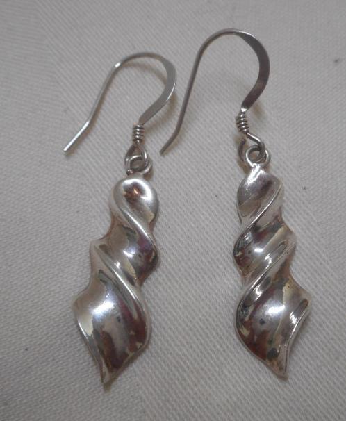 Zilveren modernist oorbellen nr.363, Sieraden, Tassen en Uiterlijk, Oorbellen, Zo goed als nieuw, Hangers, Zilver, Zilver, Verzenden