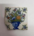 Vintage kleurrijk antiek tegeltje 13x13 cm ‘bloemen op vaas’, Ophalen of Verzenden