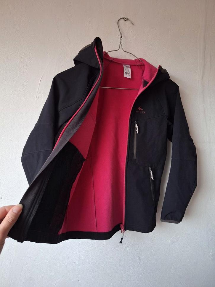 Softshell jasje meisje van Decathlon, Kinderen en Baby's, Kinderkleding | Maat 122, Zo goed als nieuw, Meisje, Jas, Ophalen of Verzenden