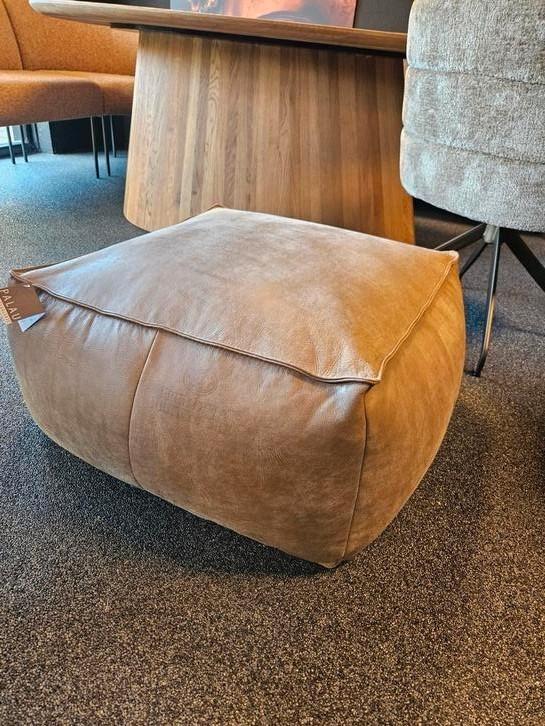 Poef fred de la bretoniere het anker africa leder, Huis en Inrichting, Banken | Voetenbanken en Poefen, Ophalen of Verzenden