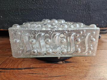 Helder glazen vintage plafonniere met zon motief. beschikbaar voor biedingen