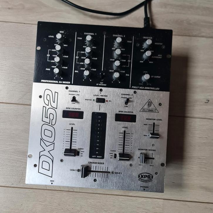 Behringer DX052 DJ Mixer - Professionele Mengpaneel, Muziek en Instrumenten, Mengpanelen, Gebruikt, Minder dan 5 kanalen, Microfooningang