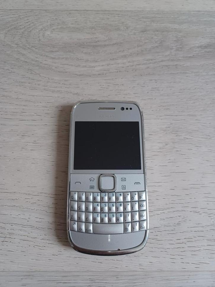 Zeldzame Nokia E6-00 zilver in goede staat, Telecommunicatie, Mobiele telefoons | Hoesjes en Frontjes | Nokia, Ophalen of Verzenden
