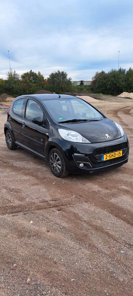 Peugeot 107 1.0 12V 5DR 2013 Zwart, Auto's, Peugeot, Particulier, ABS, Airbags, Airconditioning, Bluetooth, Centrale vergrendeling