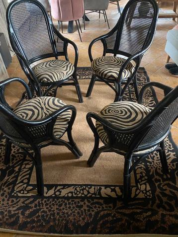 Stoelen 4x beschikbaar voor biedingen