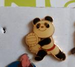 2 pins Panda beer met Bal, Verzamelen, Speldjes, Pins en Buttons, Sport, Ophalen of Verzenden, Speldje of Pin, Zo goed als nieuw