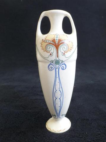 Arnhem vaas, lineaire florale decoratie Klaas Vet 19 cm. beschikbaar voor biedingen