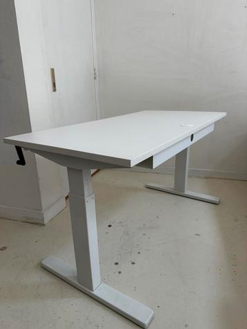 Wit bureau 140x70cm - 12 stuks - in hoogte verstelbaar